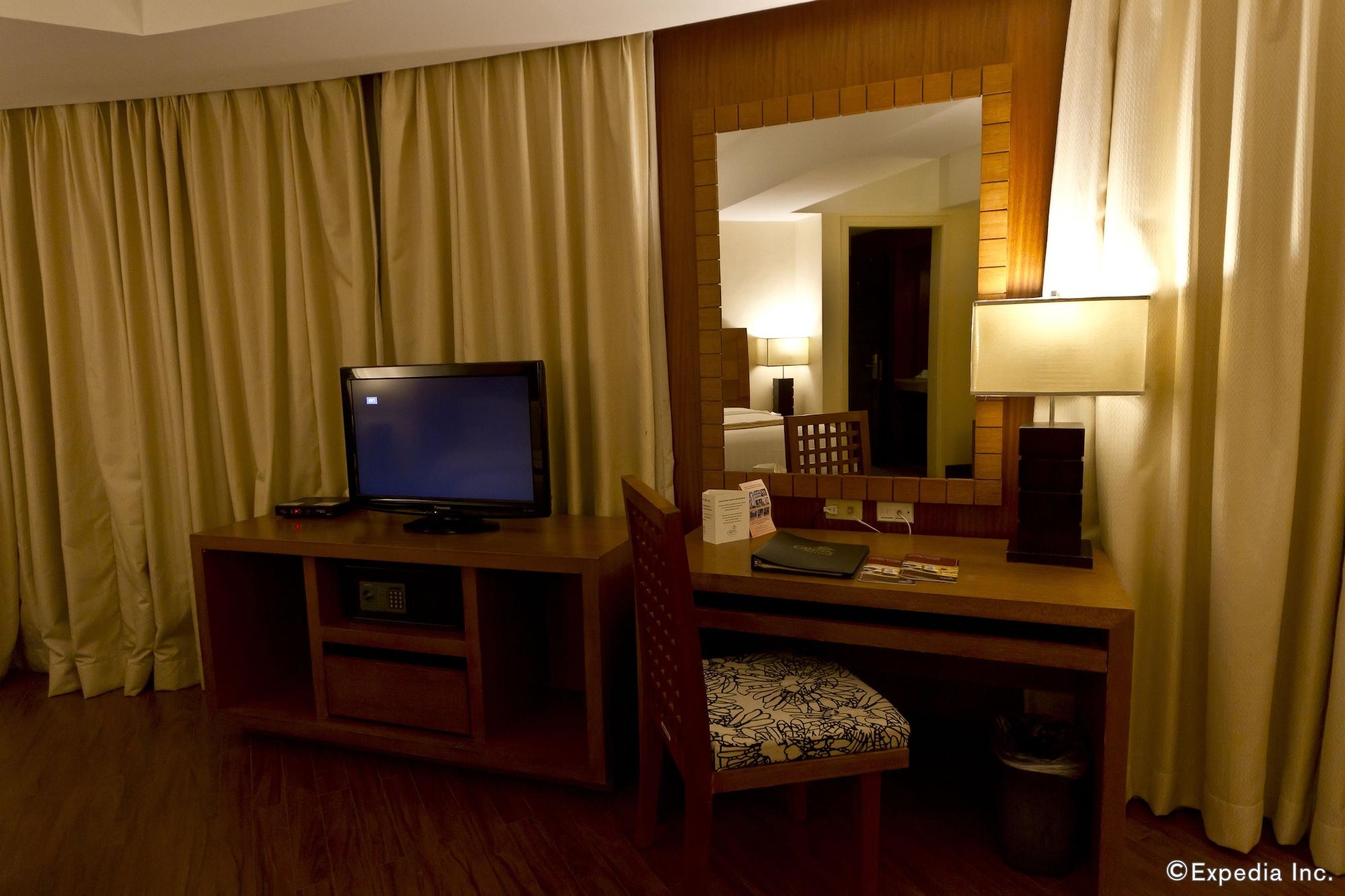 סבו Crown Regency Hotel & Towers מראה חיצוני תמונה
